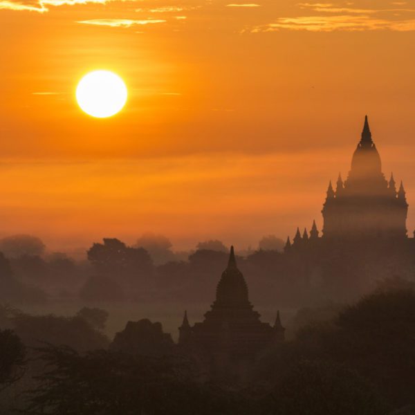 Bagan - Sunset at Bagan - Myanmar - Sampan Travel
